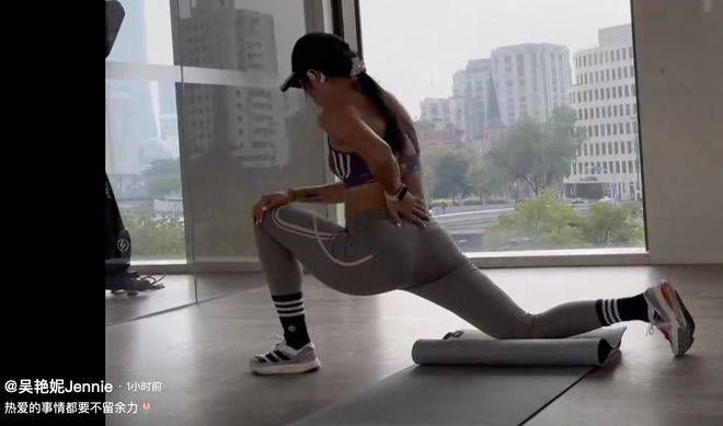美女女仆掀开给人吃